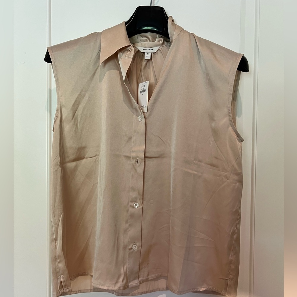 Banana Republic Sleeveless Tan Button-Down blouse